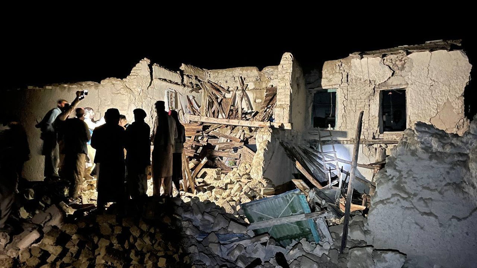 Таджикистан не выразил соболезнования. Землетрясение в Афганистане 2023. Афганистане произошло сильное землетрясение. Пакистанское землетрясение. Землетрясение в Таджикистане.