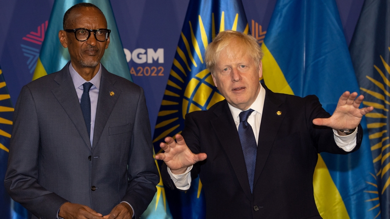 Uachtarán Ruanda, Paul Kagame, agus Príomh-Aire na Breataine, Boris Johnson