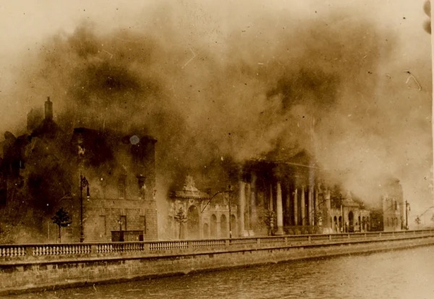 The Four Courts in Dublin during the Battle of Dublin Photo: National Library of Ireland, 30 June 1922