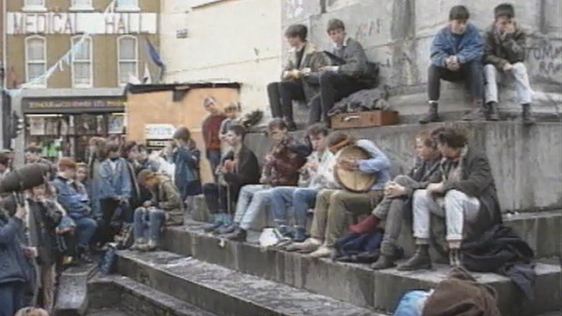 Kíla perform at Slógadh in Ennis (1988)