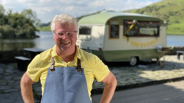 In Paul Flynn's Food Truck Favourites, the top chef offers a deep dive into Ireland's delicious and dynamic food truck culture.