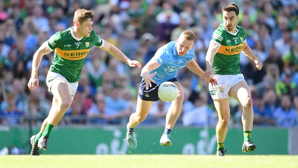 Gavin White (l) keeping tabs on Ciarán Kilkenny in the semi-final