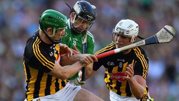Paul Murphy (L) and Conor Browne (R) tackle Limerick's Graeme Mulcahy in 2019
