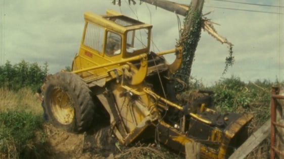 Train collides with JCB (1982)