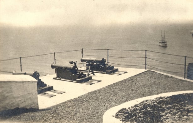 Fog signal guns at the Kinsale Head Lighthouse, June 1906. (NPA, CIL401. Reproduced courtesy of the National Library of Ireland
