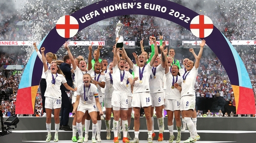 Leah Williamson lifts the trophy at Wembley