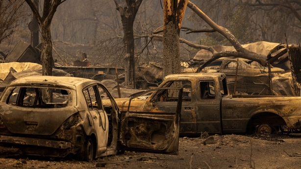 Les ruines d'Oak Mobile Park apparaissent dans l'incendie de McKinney dans la forêt nationale de Klamath au nord-ouest de Yerika, en Californie,