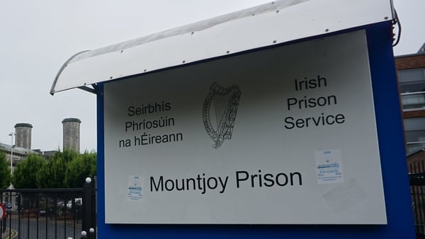 The inmate had been brought from Mountjoy Prison this morning to a private clinic for a medical appointment