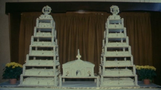 16 tiered wedding cake in Ballinalsoe