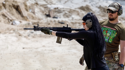 A Ukrainian woman takes part in weapons training at a shooting range in Lviv in Ukraine in July 2022. Photo: Mykola Tys/SOPA Images/LightRocket via Getty Images