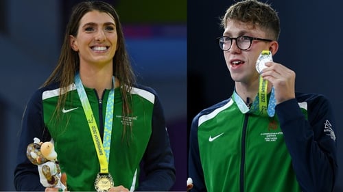 Bethany Firth (L) and Daniel Wiffen with their Commonwealth Games medals