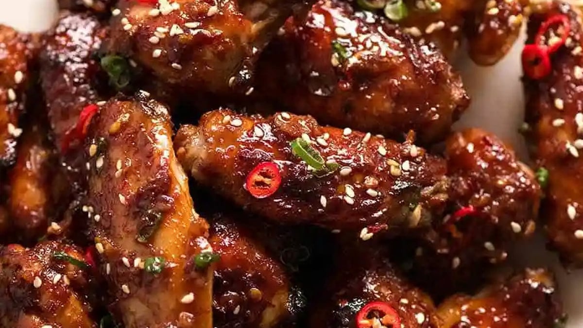 Neven's Recipes - Spicy Chicken Salad with Mango Salsa and Sticky chicken wings