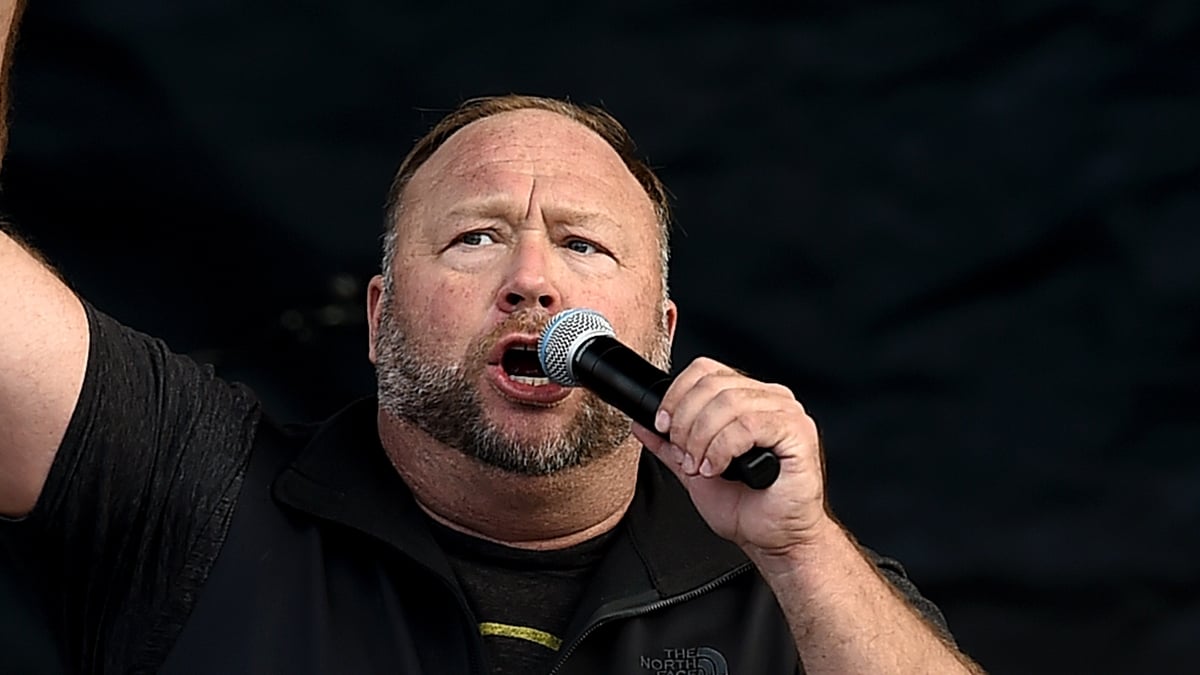 Tús Áite: Cás Cúirte Alex Jones Tús Áite: Cás Cúirte Alex Jones