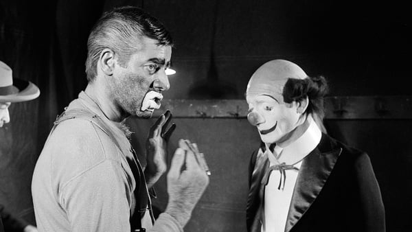 Jerry Lewis (L) talks to Pierre Etaix during the shooting of the film The Day the Clown Cried in 1972. (Photo credit: STF/AFP via Getty Images)