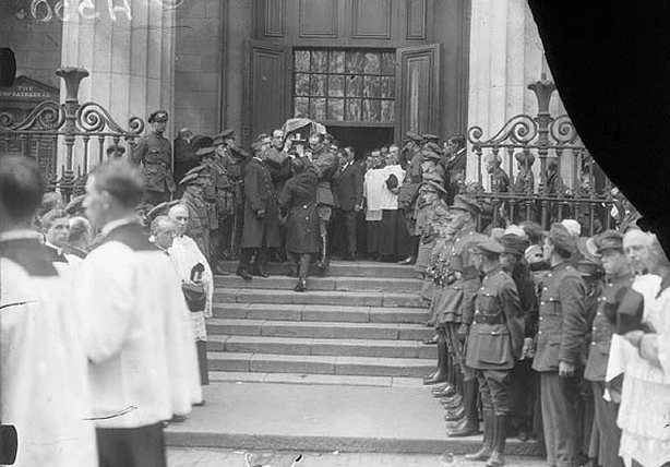 Arthur Griffith's remains leaving the Pro-Cathedral Photo: National Library of Ireland, 12th August 1922.