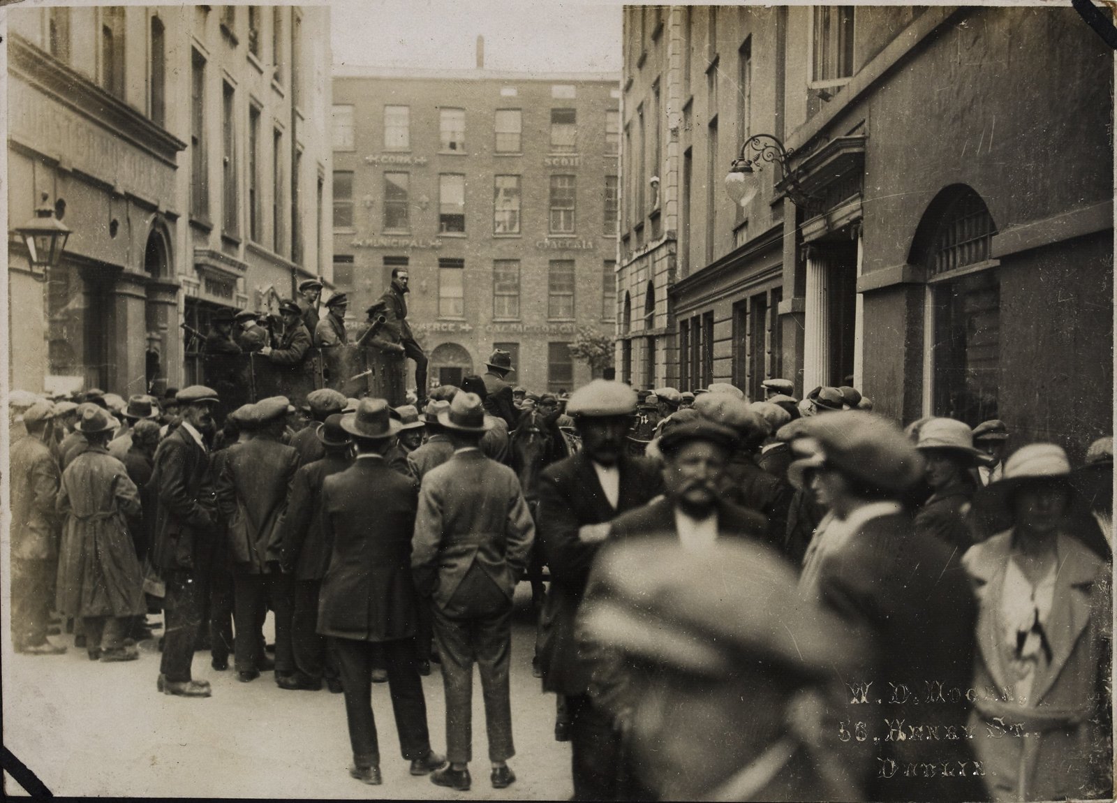 Image - The first troops arrive in the city (Pic: National Library of Ireland)