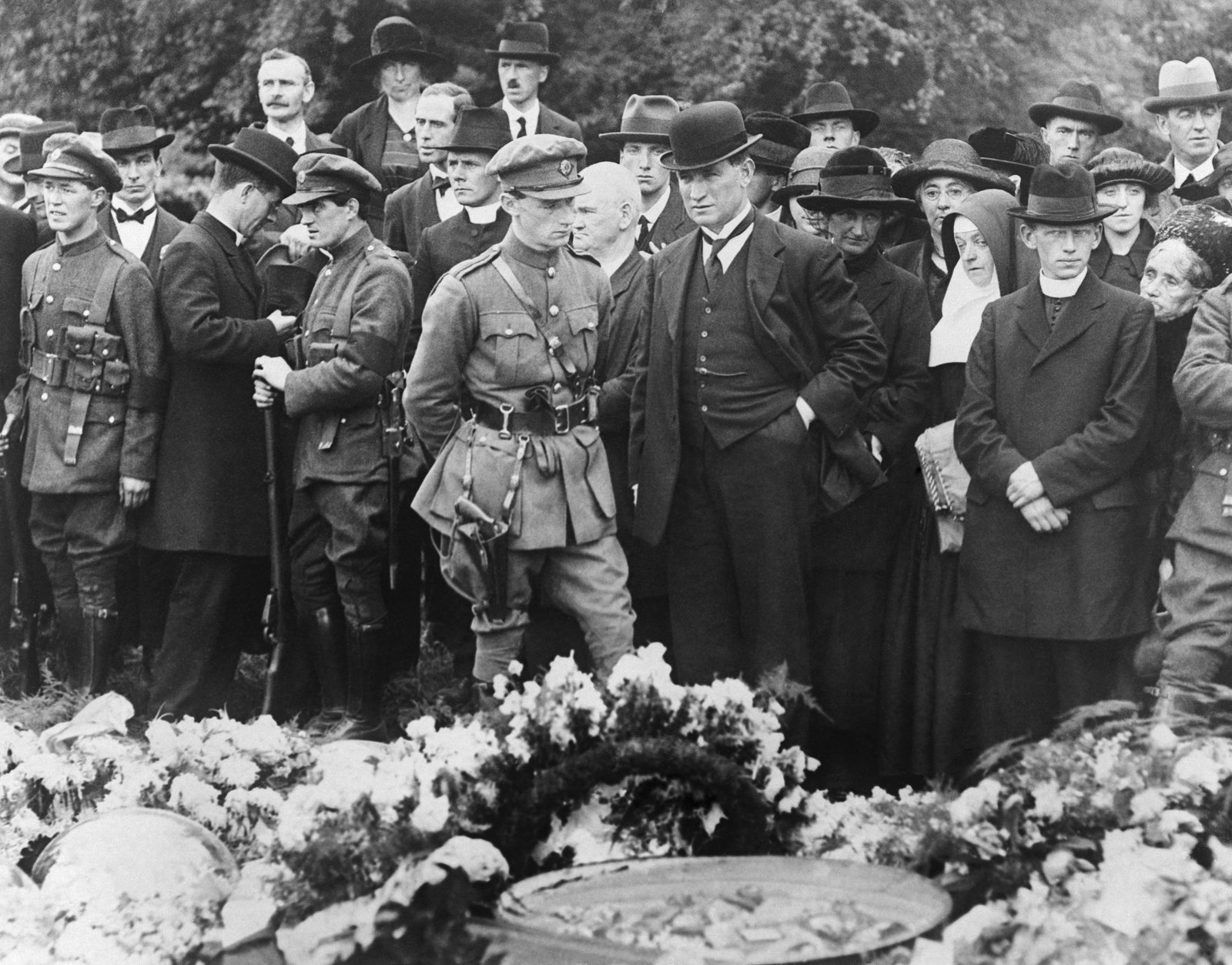 Image - Graveside (Pic: National Library of Ireland/Getty Images)