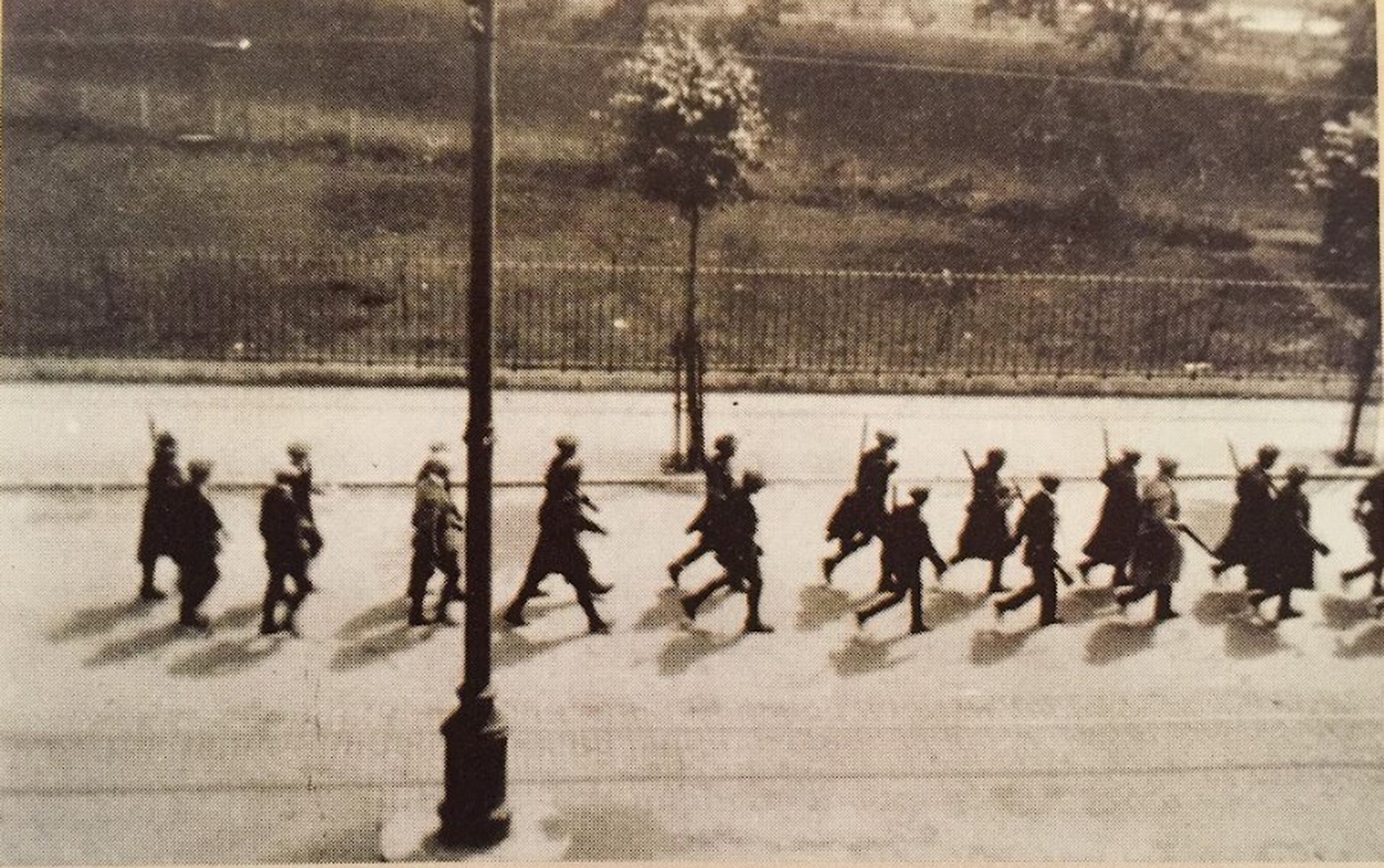 Image - RETREAT: An extremely rare photograph, snatched in secret, of IRA fighters evacuating Cork city, just ahead of the National Army's advance on 10 August (Pic: Prof W.J O' Donovan /Military Archives/Imperial Hotel)