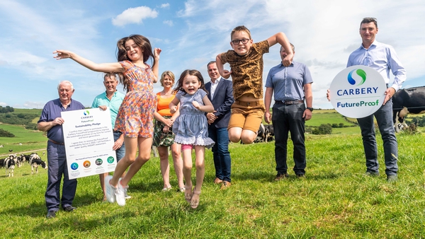 John Buttimer on his farm in Paddock, Coppeen, West Cork with his wife Eunice, children Catelyn, Euan and Eliza Mae, John's father, John Snr, Carbery CEO Jason Hawkins, Chairman, Cormac O'Keeffe and Director of Sustainability Enda Buckley