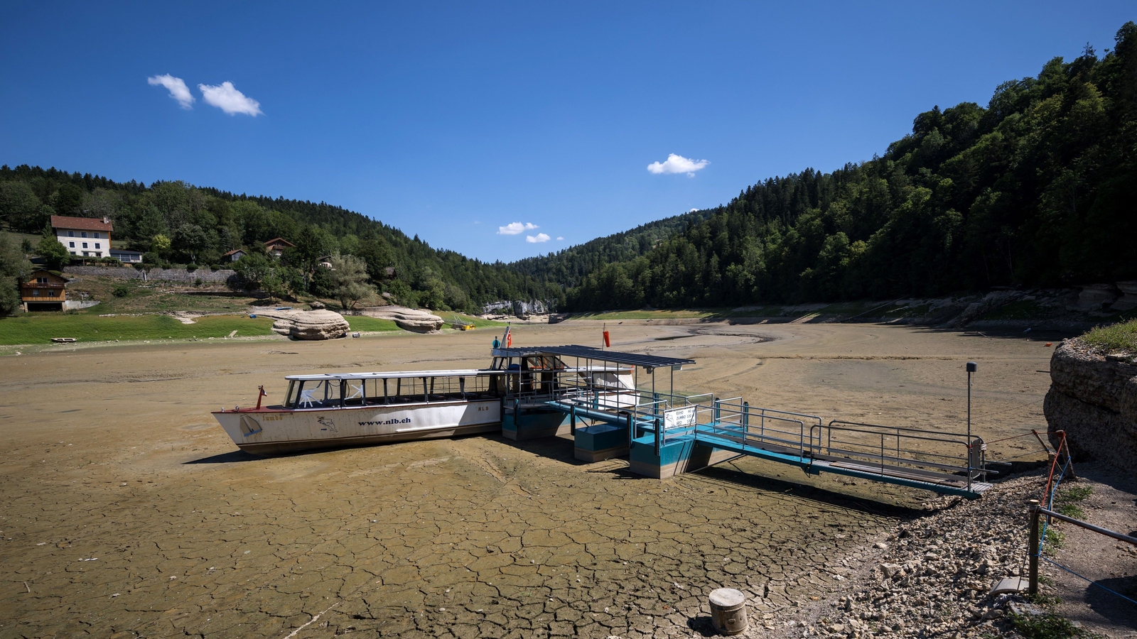 Image - Lac des Brenets on the Swiss-French border goes dry (Fabrice Coffrini/AFP)