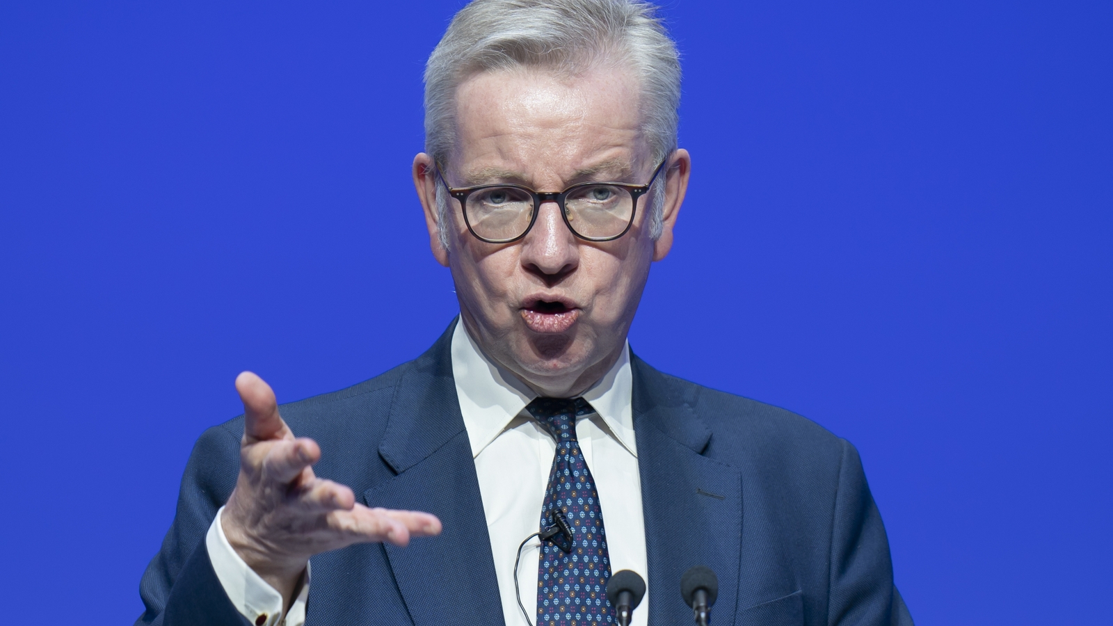 gove-criticises-truss-tax-plan-backs-sunak-for-leader