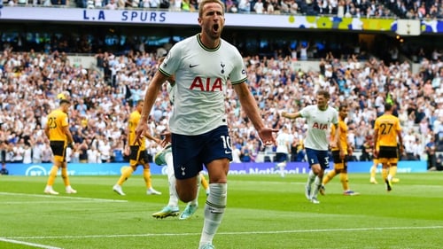 Harry Kane wants to see Antonio Conte stick with Spurs