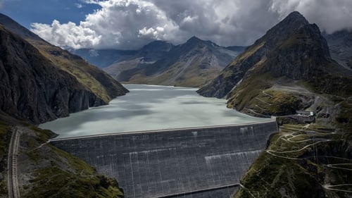 Switzerland exports electricity during the summer due to its ample hydropower resources, but becomes an importer in winter