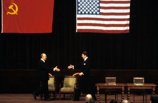 Mikhail Gorbachev and Ronald Reagan in 1985