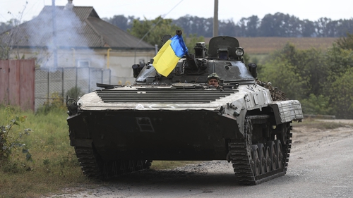 A tank of Ukrainian Army advances to the fronts in the northeastern areas of Kharkiv, Ukraine on September 08, 2022 Photo: Getty Images