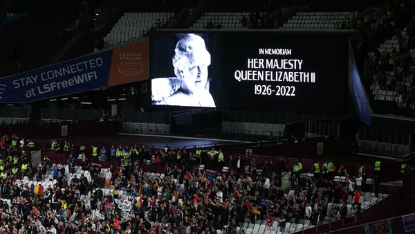 West Ham supporters pay tribute to Queen Elizabeth II