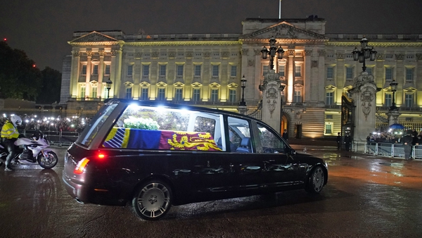 The coffin of Queen Elizabeth arrived at Buckingham Palace