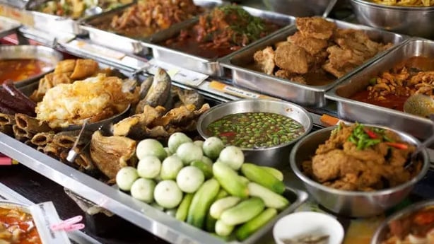 Thai food at a Bangkok market (Alamy/PA)