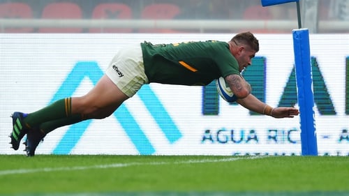 Malcolm Marx dives over for a late South African try