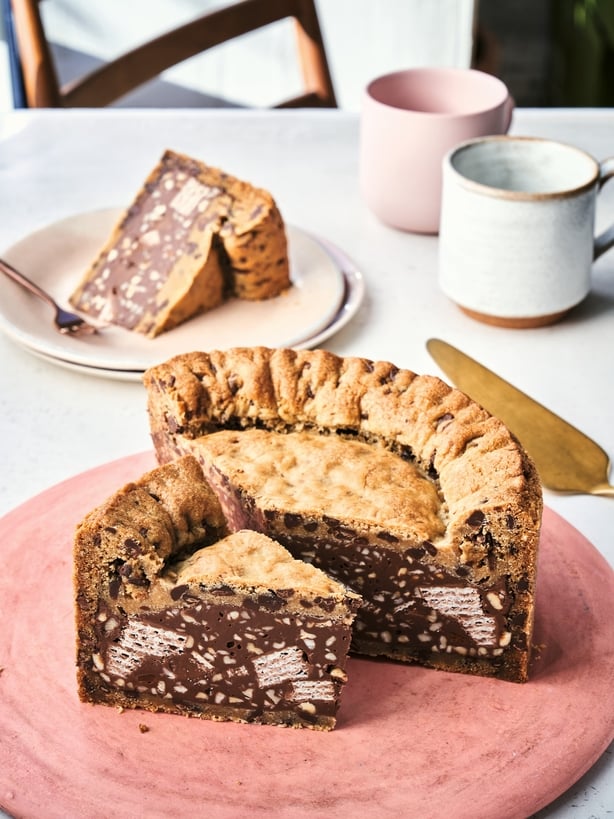 Chocolate cookie pie