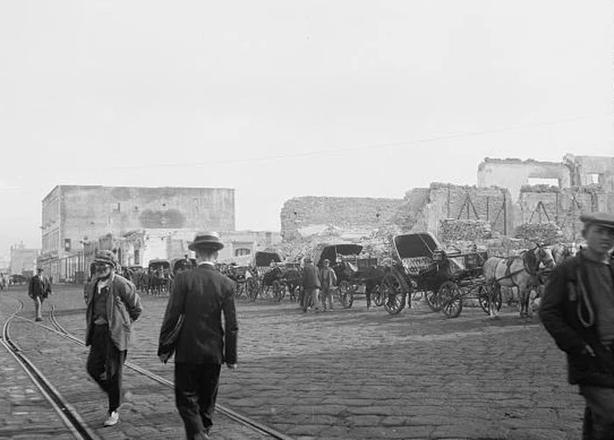Smyrna. Burnt buildings near the quay Photo: Library of Congress Prints and Photographs Division Washington, Washington, D.C., Nov. 21, 1921