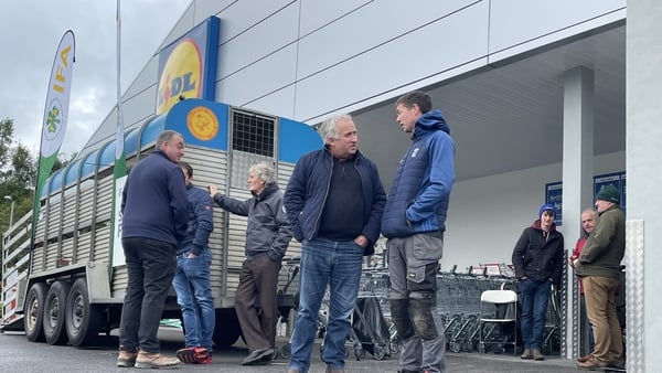 At Lidl in Cavan town, the protesting farmers are giving away eggs to shop customers as they pass