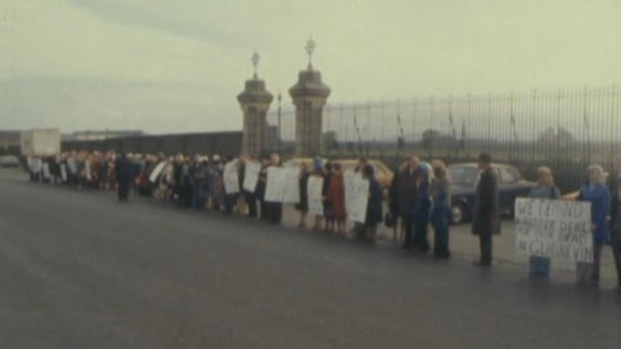 Protest outside Glasnevin Cemetery (1977)