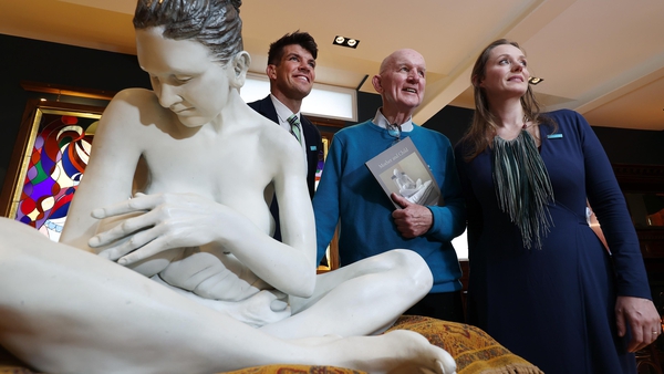 (L-R) Donncha O'Callaghan, with sculptor Paddy Campbell and UNICEF Ireland's Head of Philanthropy, Donna Marie O'Donovan, pictured at the launch of Paddy's book Mother And Child