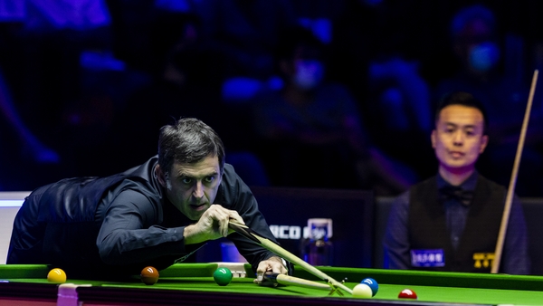 Ronnie O'Sullivan held off a Marco Fu fightback on a record day for snooker
