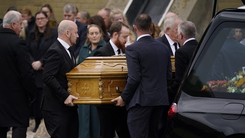 The coffin of James O'Flaherty is carried the church in Na Doirí Beaga