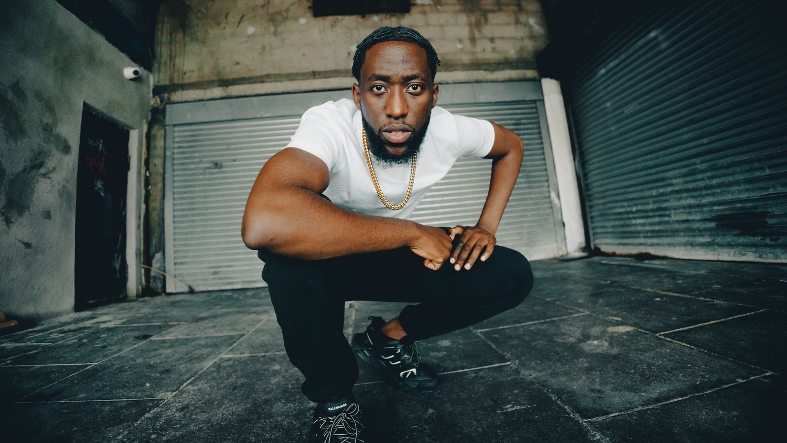 Behind the music Selló