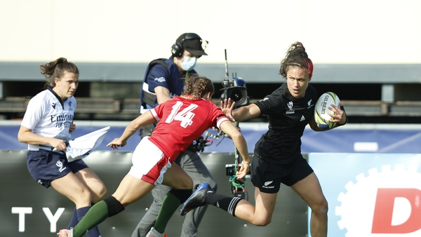 Ruby Tui scores the closing try for New Zealand