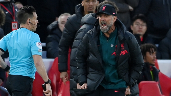 Jurgen Klopp makes his feeling known to the assistant referee