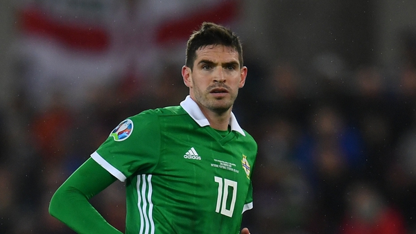 Northern Ireland's Kyle Lafferty has signed for Linfield on a short-term contract
