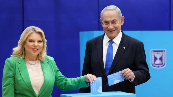 Benjamin Netanyahu and his wife Sara casting their votes in Jerusalem