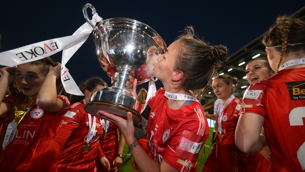 Shelbourne captain Pearl Slattery celebrates with the trophy