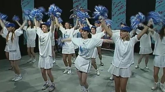 Jo Maxi - UCD Commerce students dance to Hippy Hippy Shake (1992)