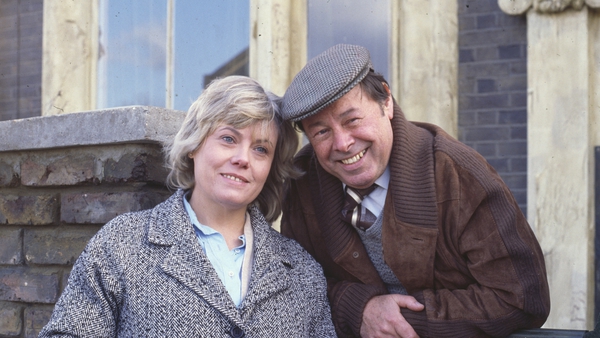 Actors Wendy Richard and Bill Treacher pictured on the exterior set of the BBC soap opera 'EastEnders', 1984. (Photo by Don Smith/Radio Times/Getty Images)
