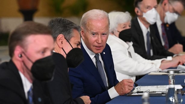 Joe Biden talks with Xi Jinping