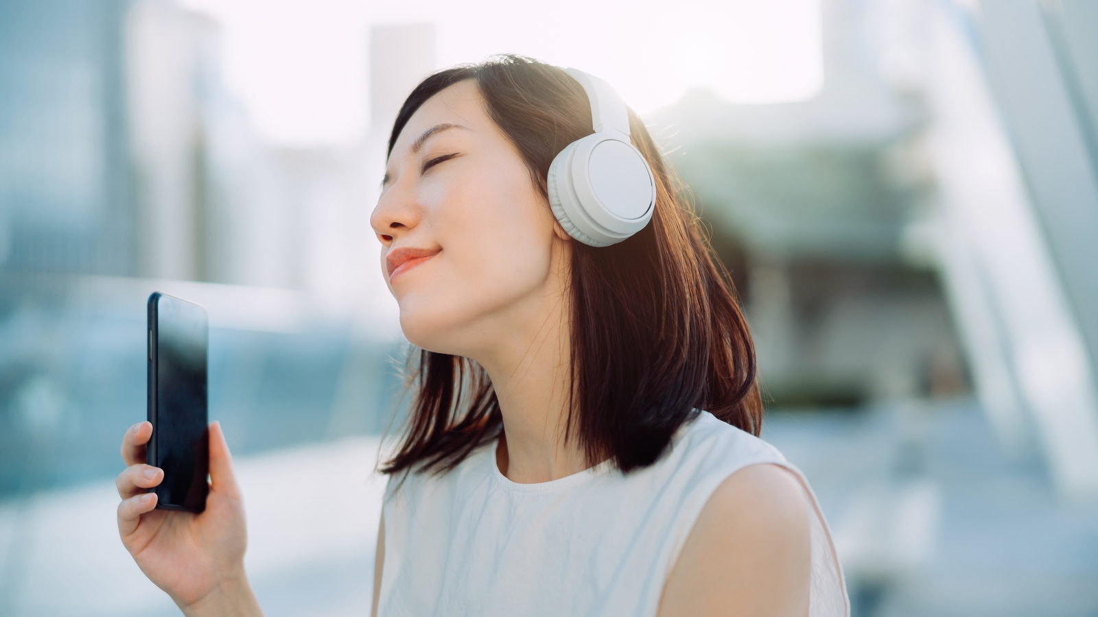 Billion youth risk hearing loss from headphones study